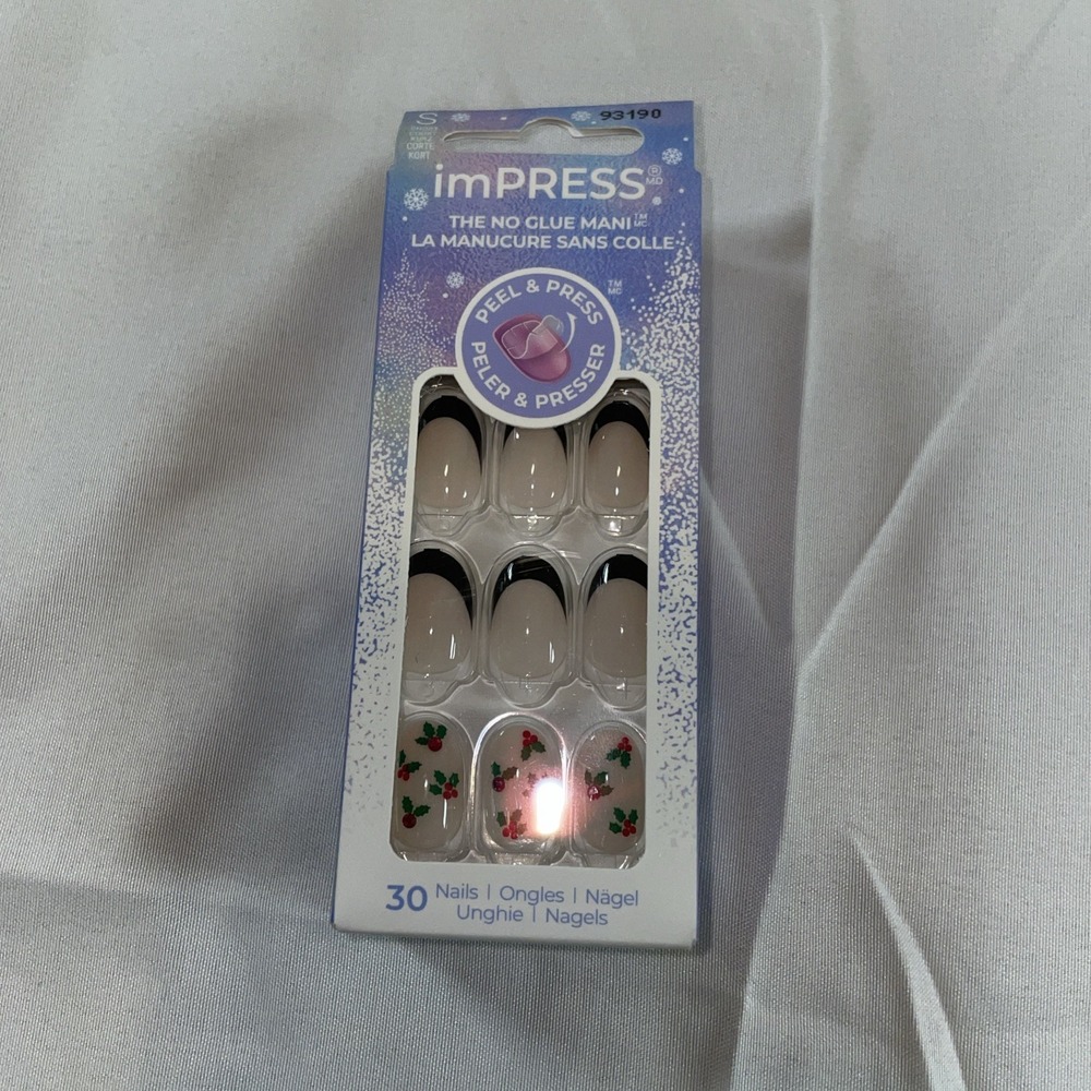 KISS imPRESS Holiday Press on Nails, Soft Glowing Snow, Beige, Short Oval, 30 Ct